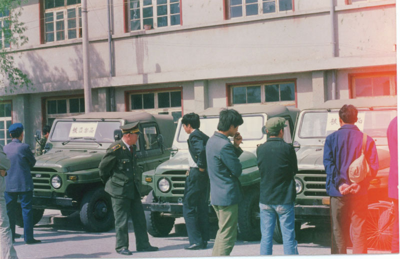 1991年5月22日，分局“兩反”返贓大會(huì)中展示繳獲的贓物吉普車(chē)
