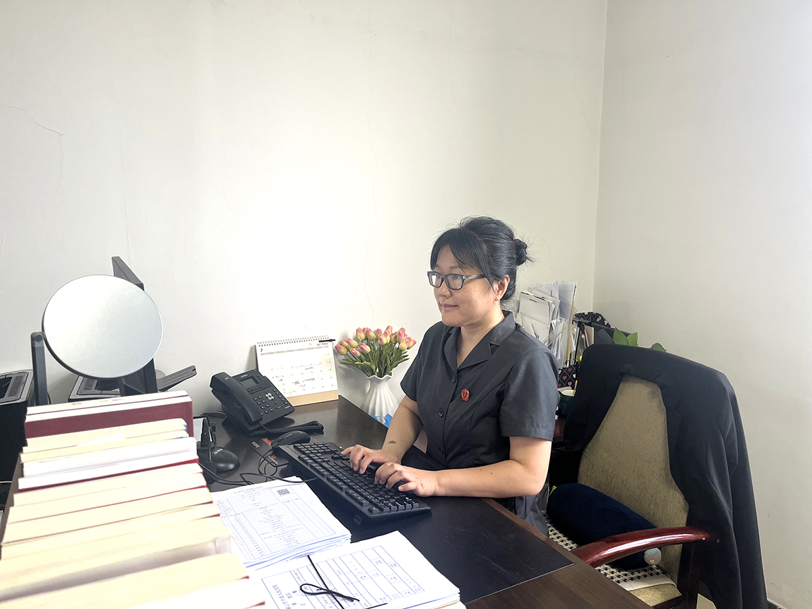 鞍山市中級(jí)人民法院民二庭副庭長郭盈