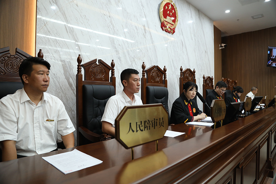 陪審員中有長期從事生態(tài)保護(hù)、環(huán)境修復(fù)方面的專家。