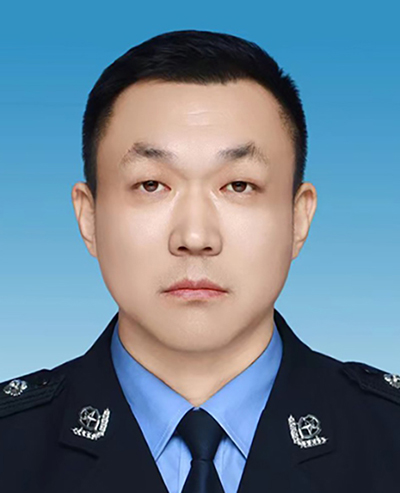 盤錦市雙臺(tái)子區(qū)副區(qū)長(zhǎng)、雙臺(tái)子公安分局黨委書記、局長(zhǎng)佟百軍