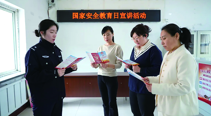 撫順第二監(jiān)獄組織民警走進社區(qū)開展宣講活動。