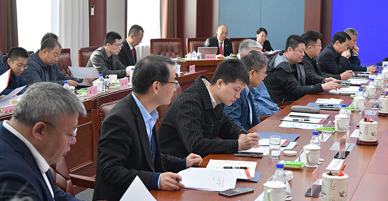 座談會上，企業(yè)家代表踴躍發(fā)言