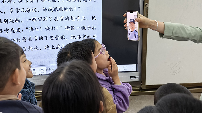 “保持好奇，未來你定能乘風(fēng)破浪。”